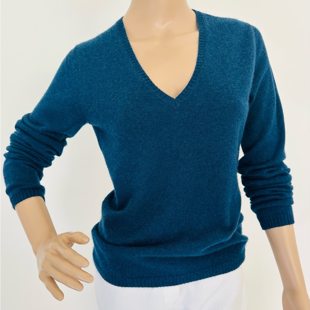 LORO PIANA Women’s V-Neck Sweater